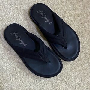 Free People Black Foam Thong Sandals